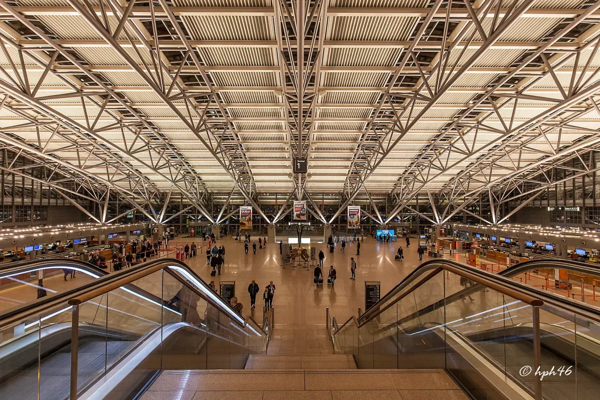 10 oldest airports in the world